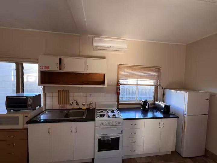 Kickback Cottages Lakes Entrance Exteriör bild