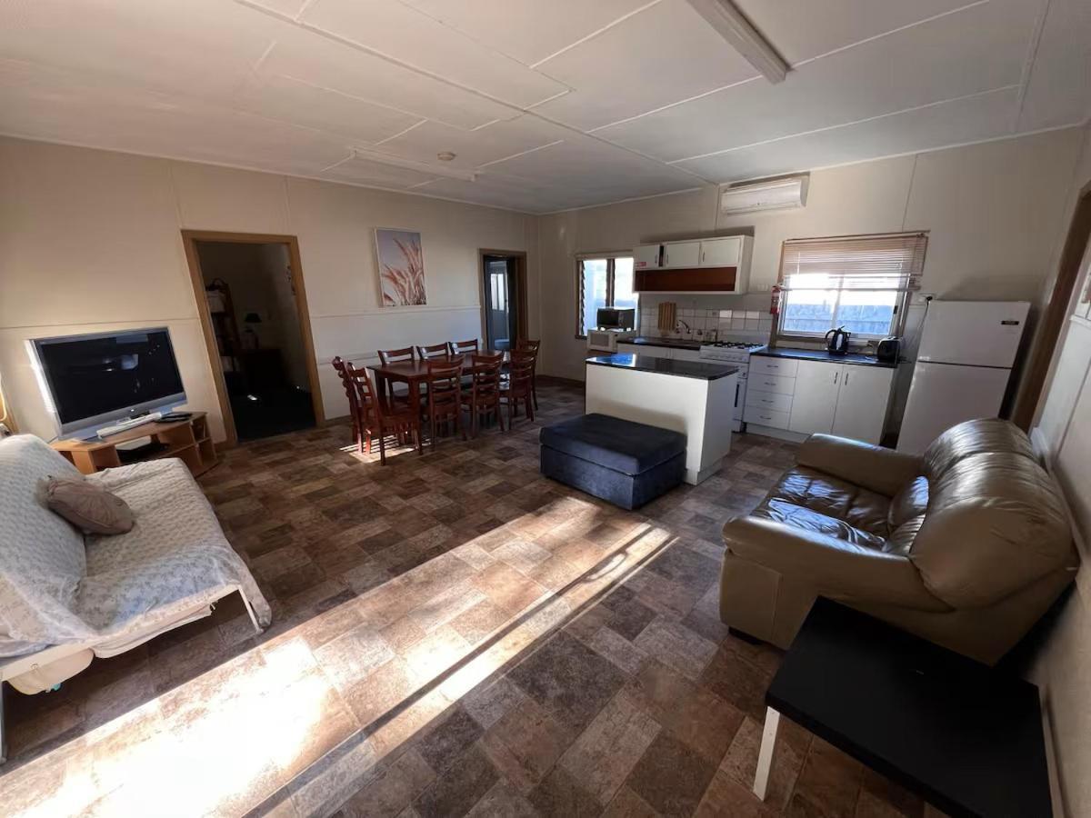 Kickback Cottages Lakes Entrance Exteriör bild